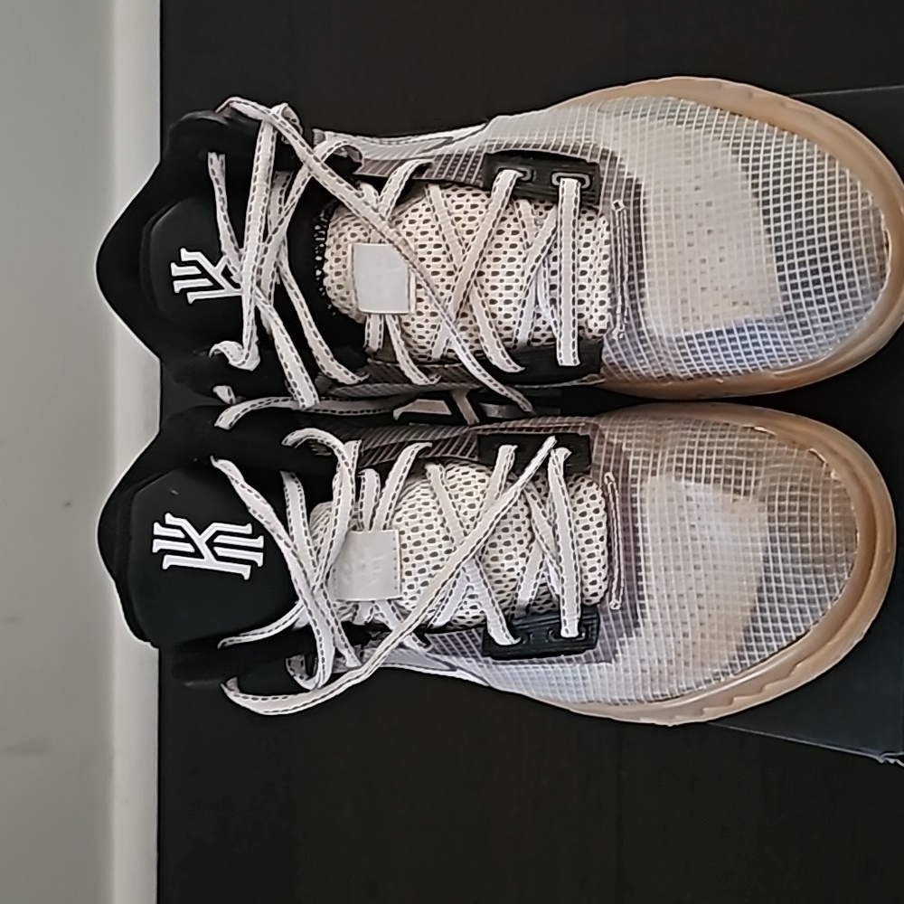 NIKE KyRie Flytrap IV 7.5 BLACK COol Grey-White